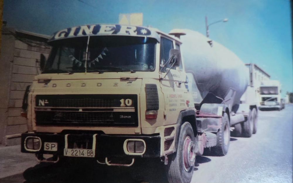 Camión Dodge Nº10 de Ginersa con cisterna